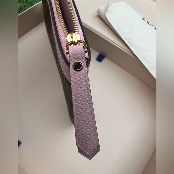 ❌SOLD❌Louis Vuitton Daily Pouch Monogram Rose Ballerine - Picture 3 of 16